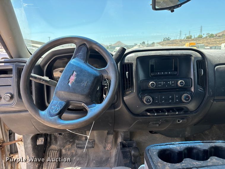 image for item YA4207 2015 Chevrolet Silverado 1500 Crew Cab pickup truck