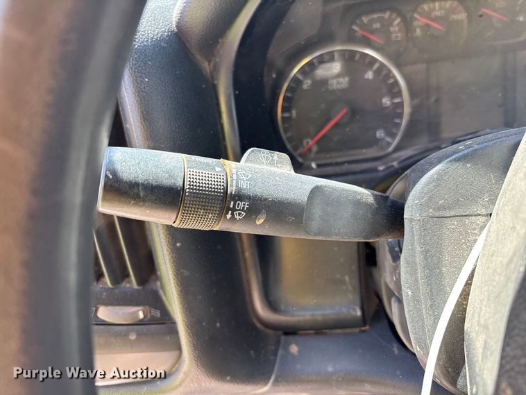 image for item YA4207 2015 Chevrolet Silverado 1500 Crew Cab pickup truck