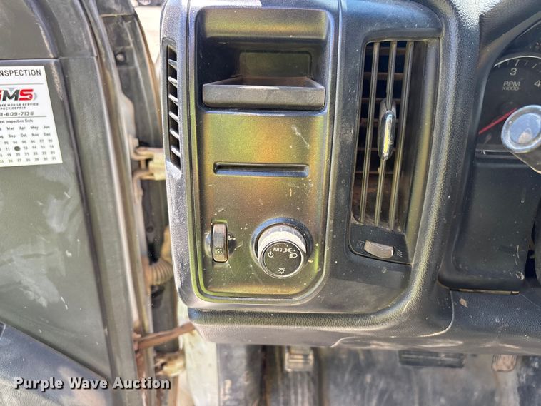 image for item YA4207 2015 Chevrolet Silverado 1500 Crew Cab pickup truck