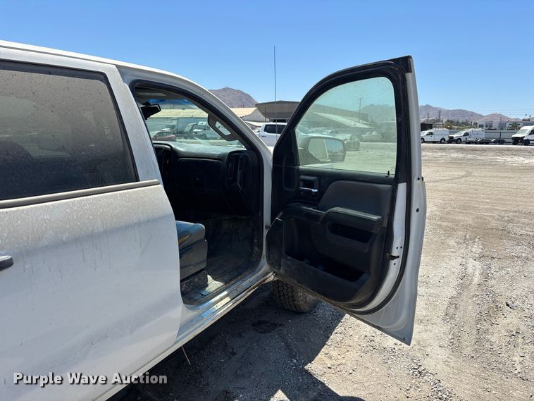 image for item YA4207 2015 Chevrolet Silverado 1500 Crew Cab pickup truck