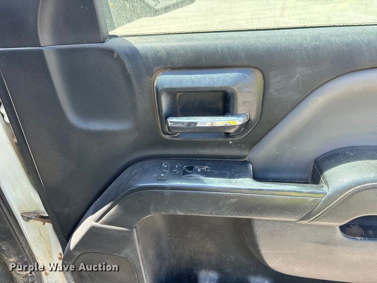 image for item YA4207 2015 Chevrolet Silverado 1500 Crew Cab pickup truck