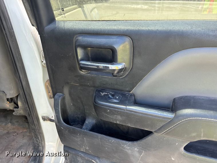 image for item YA4207 2015 Chevrolet Silverado 1500 Crew Cab pickup truck