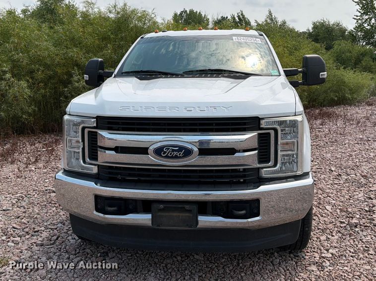 image for item YA4286 2017 Ford F350 Super Duty Ext. Cab pickup truck