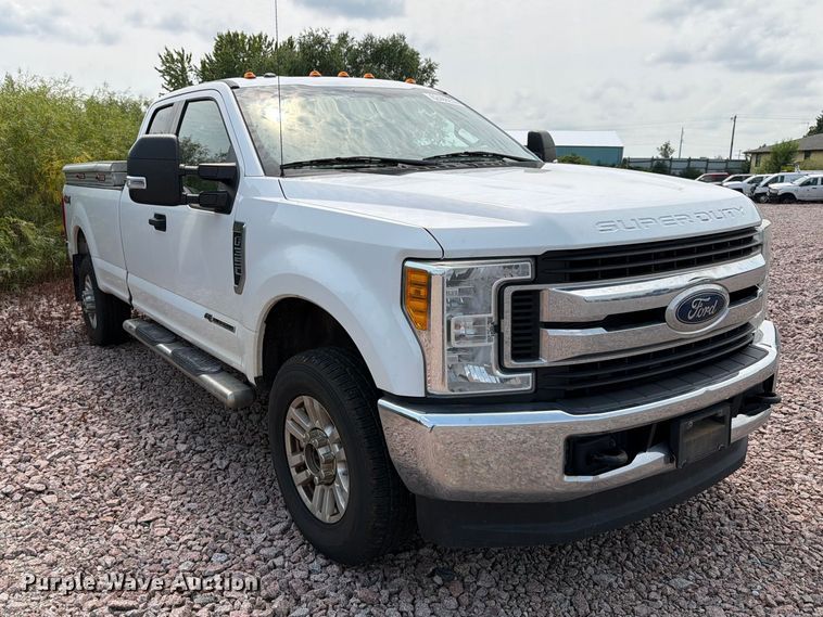 image for item YA4286 2017 Ford F350 Super Duty Ext. Cab pickup truck