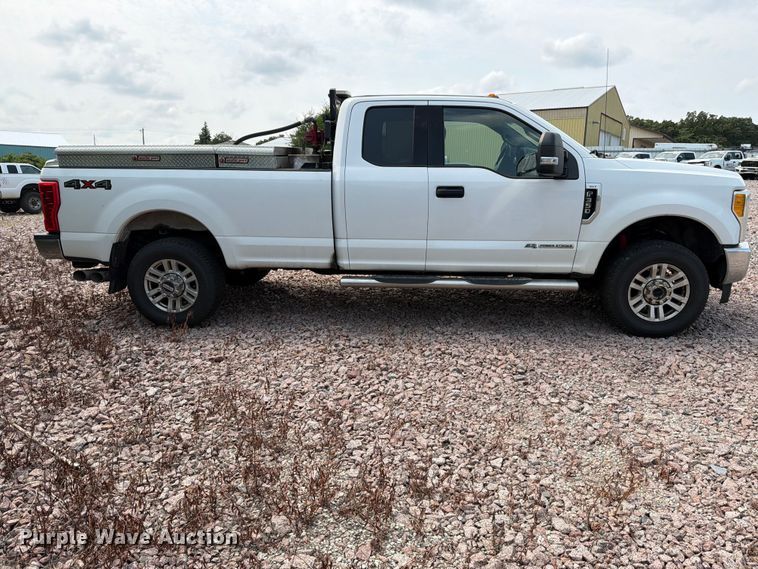 image for item YA4286 2017 Ford F350 Super Duty Ext. Cab pickup truck