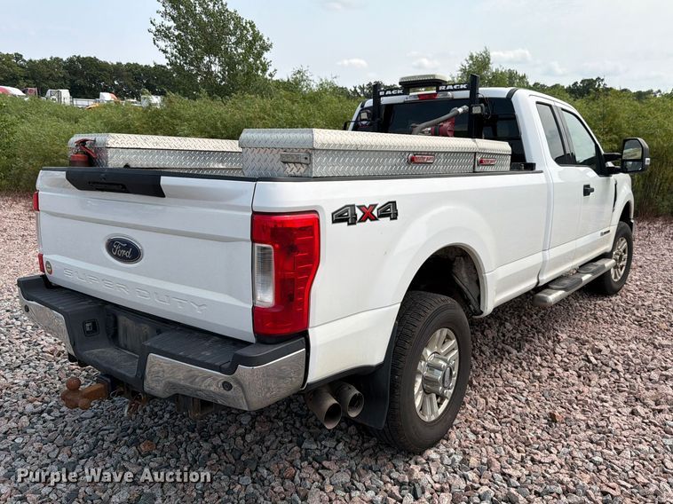 image for item YA4286 2017 Ford F350 Super Duty Ext. Cab pickup truck