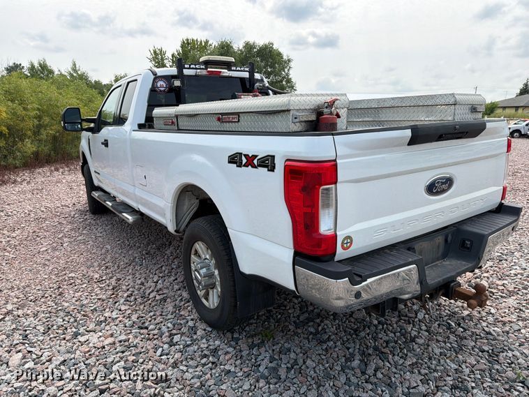 image for item YA4286 2017 Ford F350 Super Duty Ext. Cab pickup truck