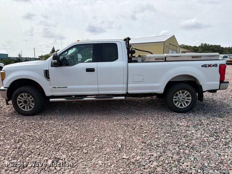 image for item YA4286 2017 Ford F350 Super Duty Ext. Cab pickup truck