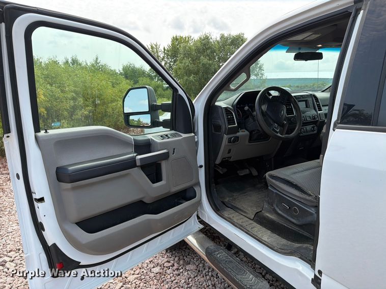 image for item YA4286 2017 Ford F350 Super Duty Ext. Cab pickup truck