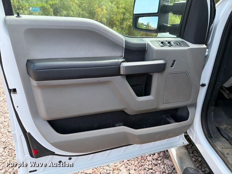 image for item YA4286 2017 Ford F350 Super Duty Ext. Cab pickup truck