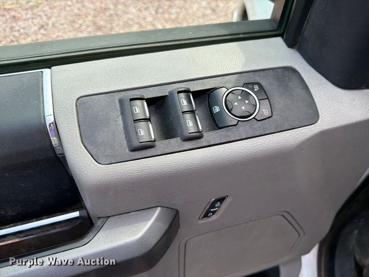 image for item YA4286 2017 Ford F350 Super Duty Ext. Cab pickup truck