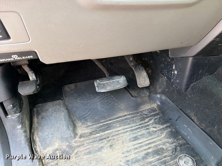 image for item YA4286 2017 Ford F350 Super Duty Ext. Cab pickup truck