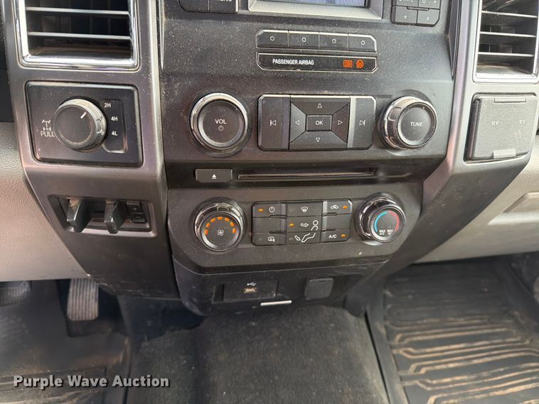 image for item YA4286 2017 Ford F350 Super Duty Ext. Cab pickup truck