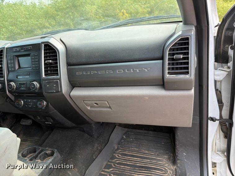 image for item YA4286 2017 Ford F350 Super Duty Ext. Cab pickup truck