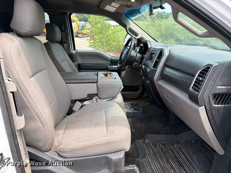 image for item YA4286 2017 Ford F350 Super Duty Ext. Cab pickup truck