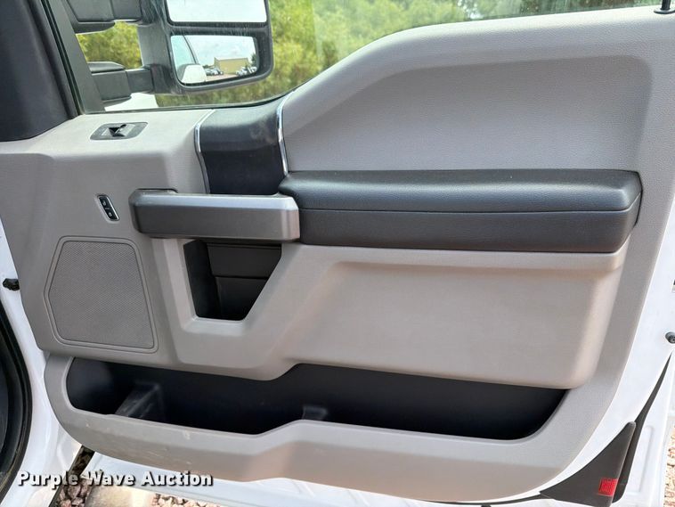 image for item YA4286 2017 Ford F350 Super Duty Ext. Cab pickup truck