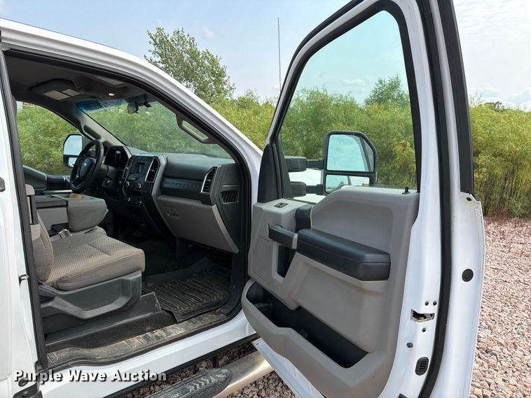 image for item YA4286 2017 Ford F350 Super Duty Ext. Cab pickup truck