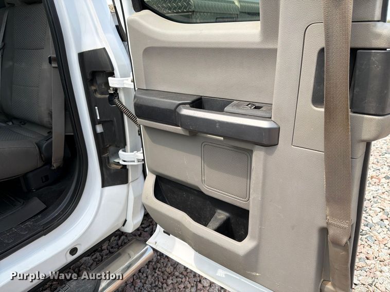 image for item YA4286 2017 Ford F350 Super Duty Ext. Cab pickup truck