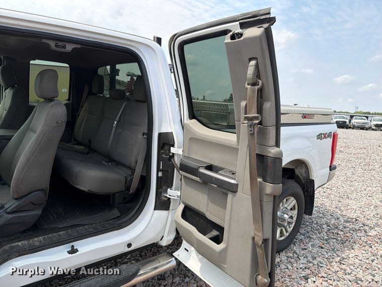 image for item YA4286 2017 Ford F350 Super Duty Ext. Cab pickup truck