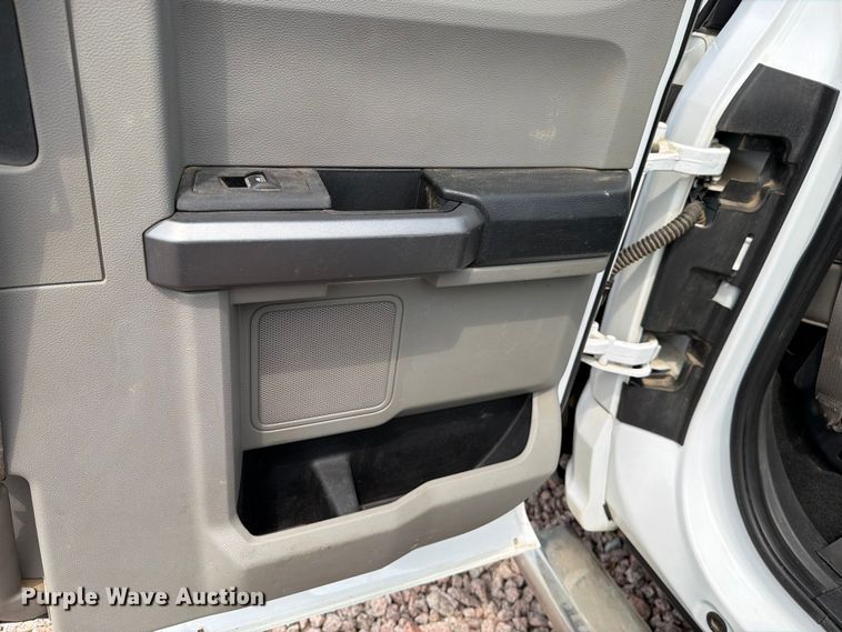 image for item YA4286 2017 Ford F350 Super Duty Ext. Cab pickup truck