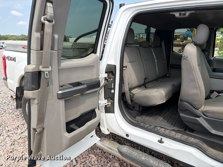 image for item YA4286 2017 Ford F350 Super Duty Ext. Cab pickup truck