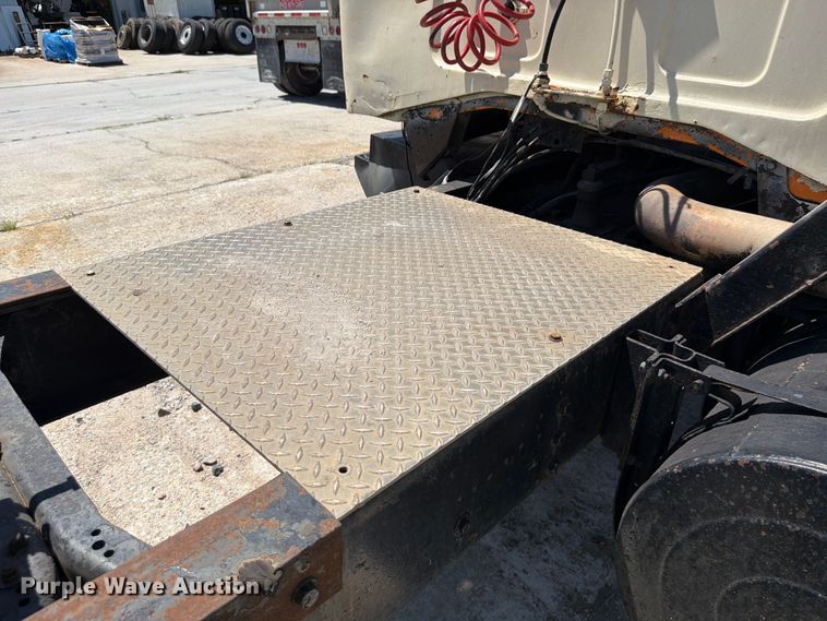 image for item DN6631 1985 GMC Brigadeir semi truck