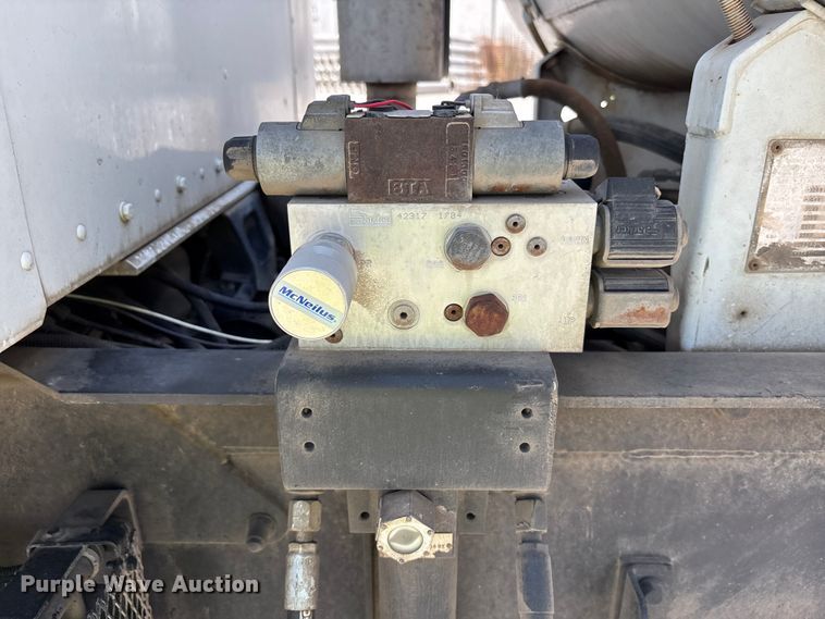 image for item DN6637 2003 Kenworth W900 ready mix truck