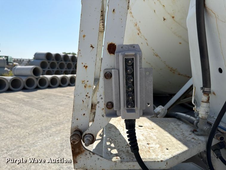 image for item DN6638 2004 Mack Granite CV713 ready mix truck