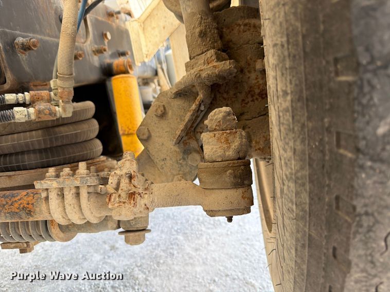 image for item DN6638 2004 Mack Granite CV713 ready mix truck