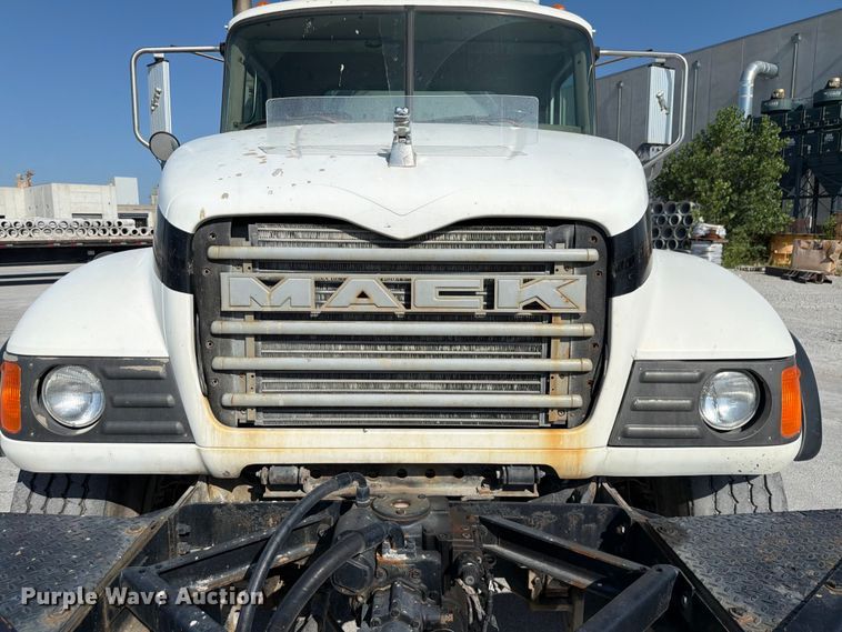 image for item DN6639 2006 Mack Granite CV713 ready mix truck