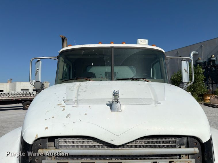 image for item DN6639 2006 Mack Granite CV713 ready mix truck
