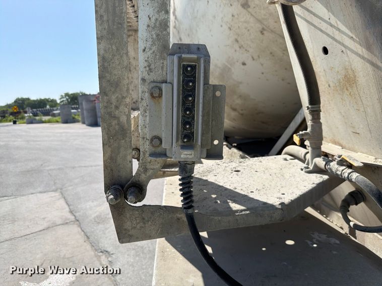 image for item DN6639 2006 Mack Granite CV713 ready mix truck