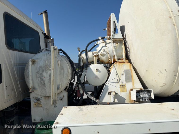 image for item DN6639 2006 Mack Granite CV713 ready mix truck