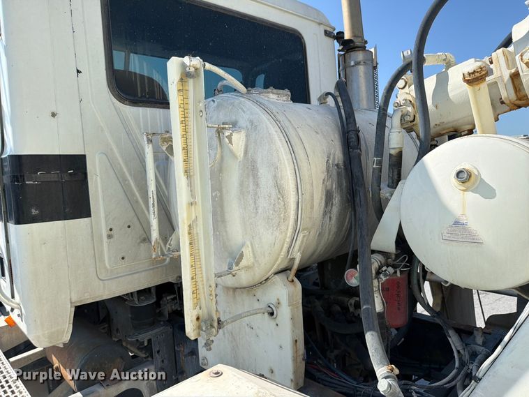 image for item DN6639 2006 Mack Granite CV713 ready mix truck