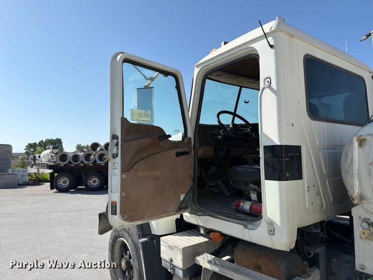 image for item DN6639 2006 Mack Granite CV713 ready mix truck