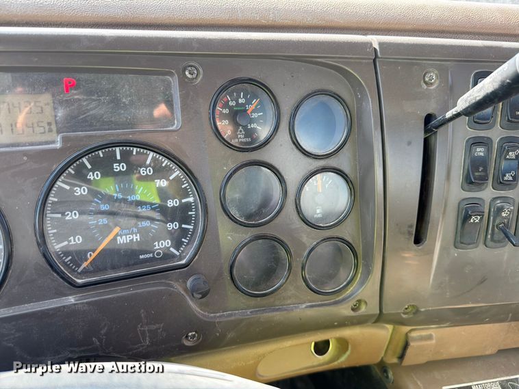 image for item DN6639 2006 Mack Granite CV713 ready mix truck