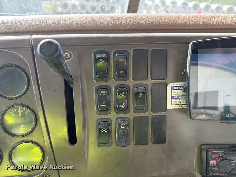 image for item DN6639 2006 Mack Granite CV713 ready mix truck