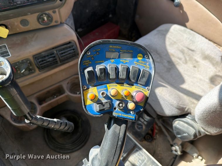 image for item DN6639 2006 Mack Granite CV713 ready mix truck