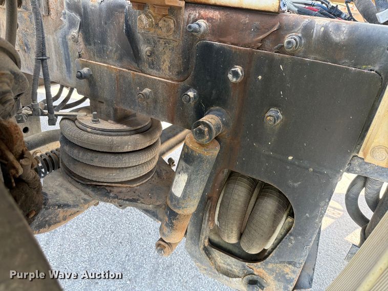 image for item DN6639 2006 Mack Granite CV713 ready mix truck