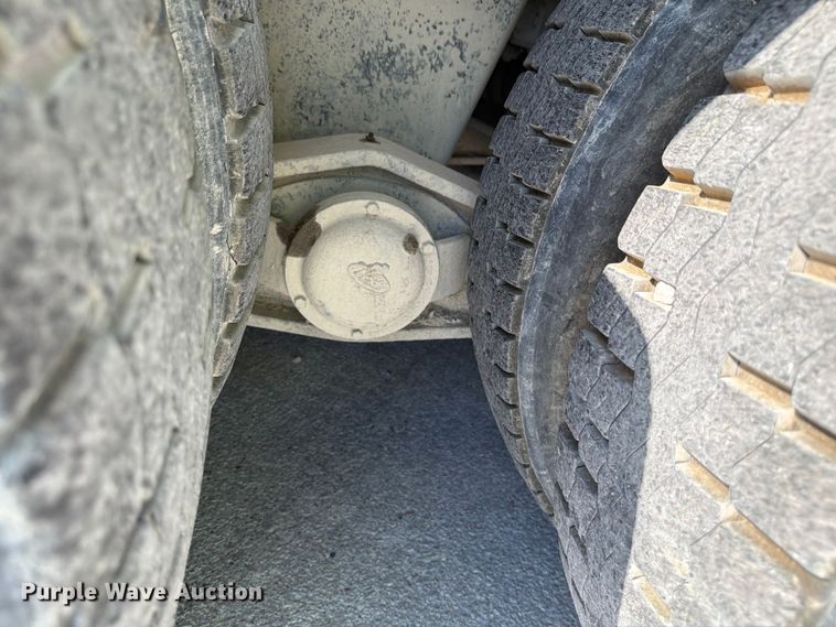 image for item DN6639 2006 Mack Granite CV713 ready mix truck