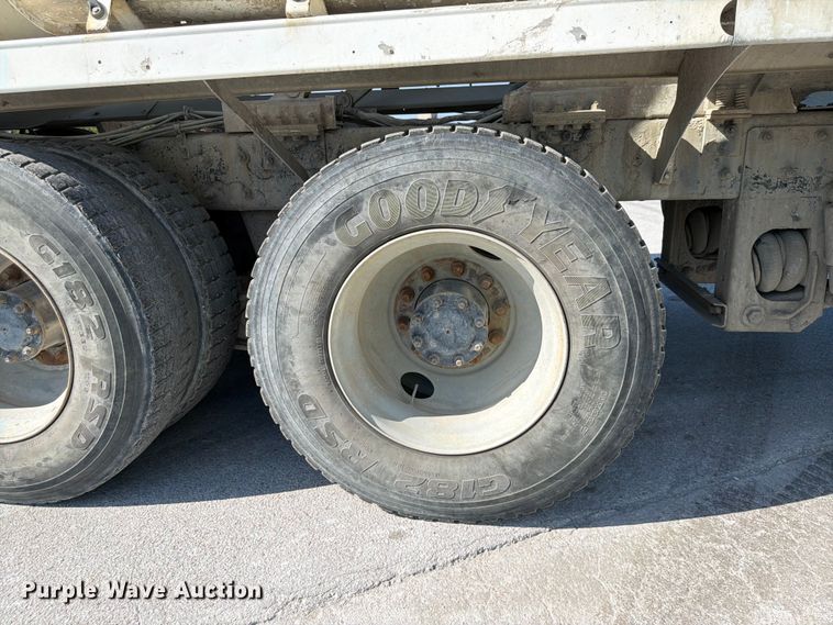 image for item DN6639 2006 Mack Granite CV713 ready mix truck