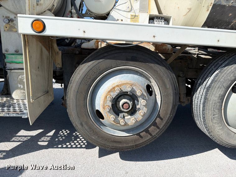 image for item DN6639 2006 Mack Granite CV713 ready mix truck