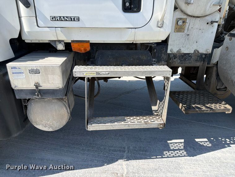 image for item DN6641 2006 Mack Granite CV713 ready mix truck