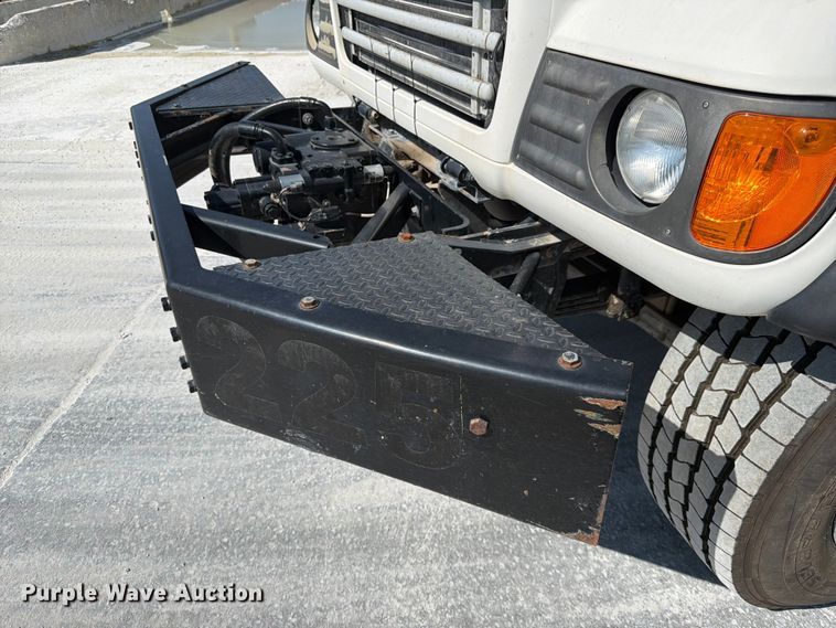 image for item DN6641 2006 Mack Granite CV713 ready mix truck