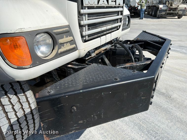 image for item DN6641 2006 Mack Granite CV713 ready mix truck