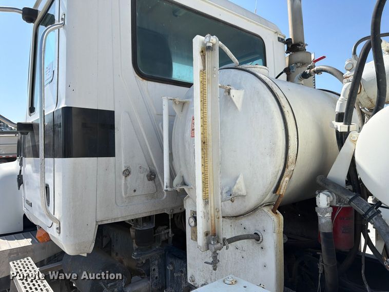 image for item DN6641 2006 Mack Granite CV713 ready mix truck