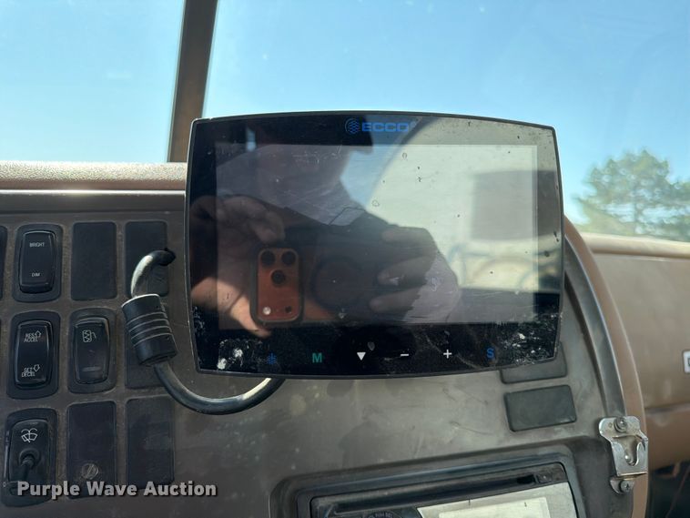 image for item DN6641 2006 Mack Granite CV713 ready mix truck