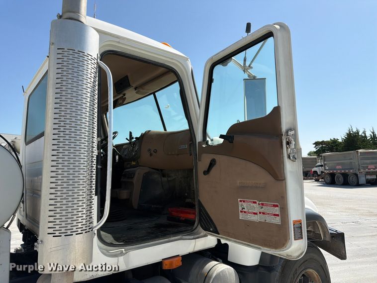 image for item DN6641 2006 Mack Granite CV713 ready mix truck