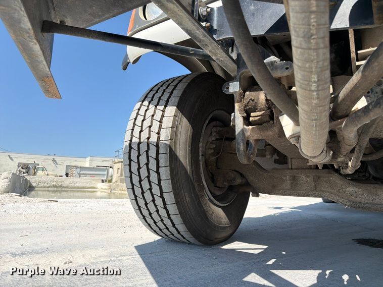 image for item DN6641 2006 Mack Granite CV713 ready mix truck