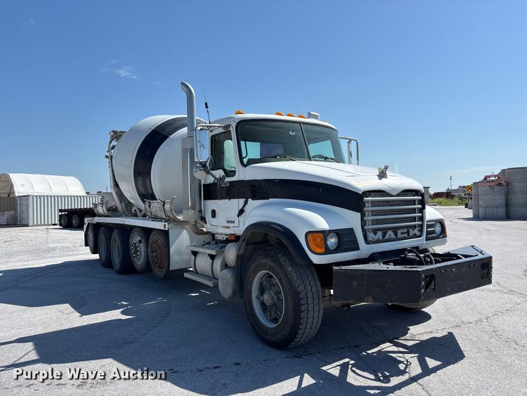 image for item DN6642 2004 Mack Granite CV713 ready mix truck